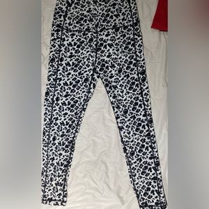 Never worn Zyia size 12 black and white animal print leggings with pockets